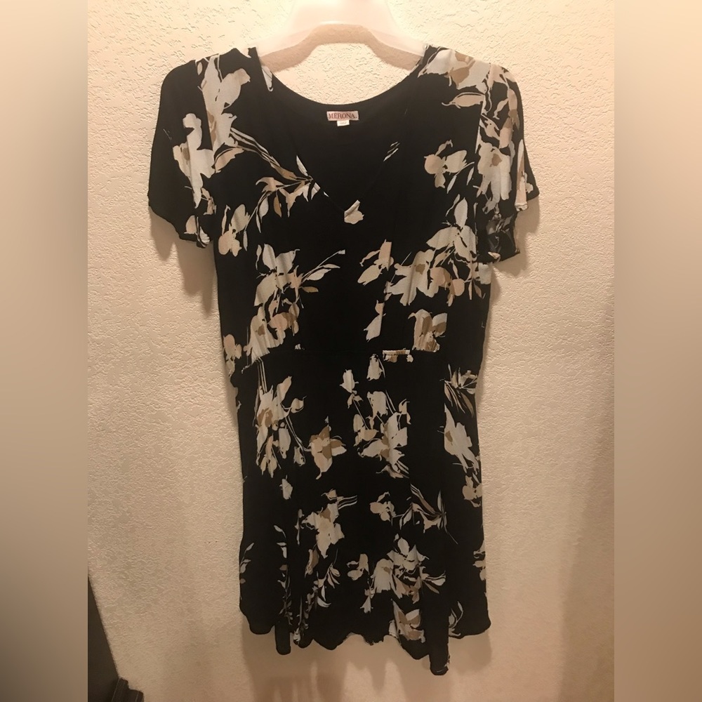 Black V neck dress with a tan and white pattern. Size XXL